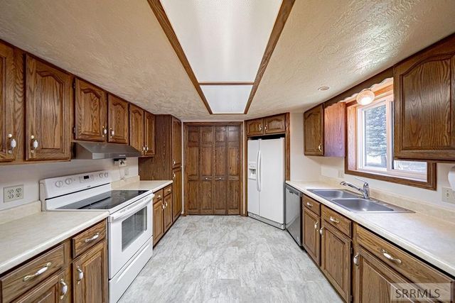 5915 W 65th S, Idaho Falls, ID 83402