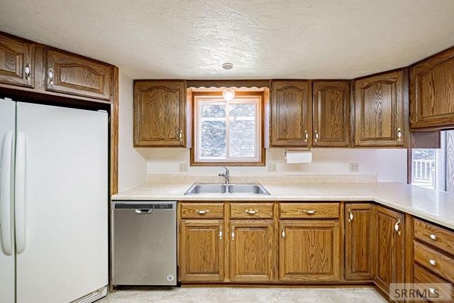 5915 W 65th S, Idaho Falls, ID 83402