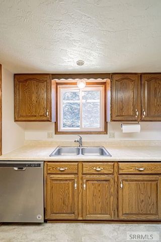 5915 W 65th S, Idaho Falls, ID 83402