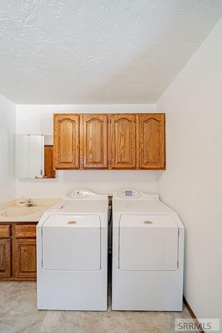 5915 W 65th S, Idaho Falls, ID 83402