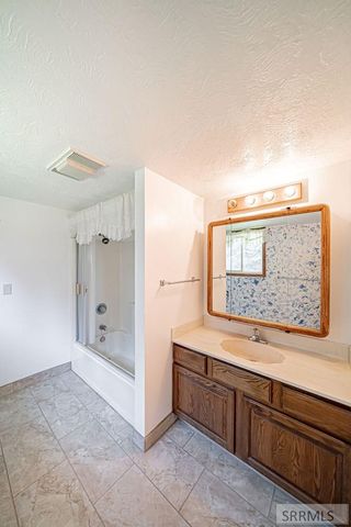 5915 W 65th S, Idaho Falls, ID 83402