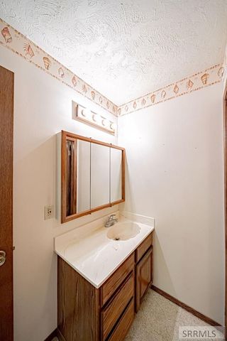 5915 W 65th S, Idaho Falls, ID 83402
