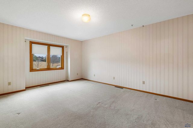 4021 OAKMONT CT, Rapid City, SD 57702