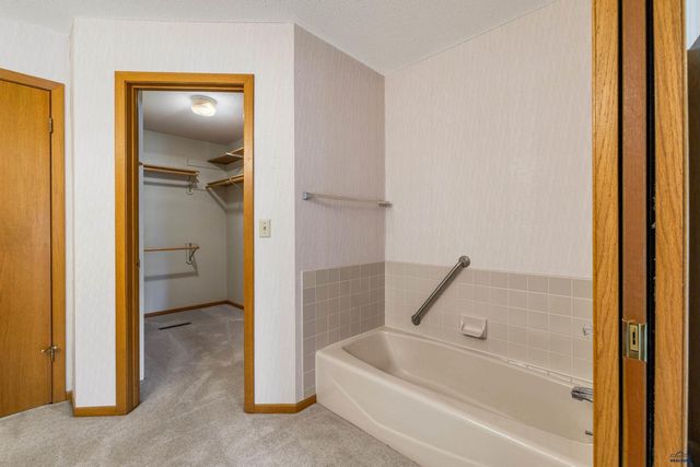 4021 OAKMONT CT, Rapid City, SD 57702