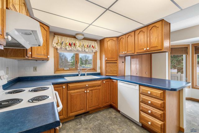 4021 OAKMONT CT, Rapid City, SD 57702