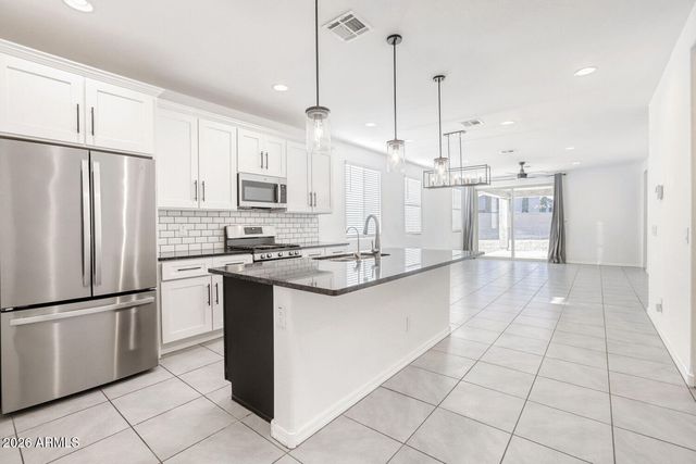 17953 W GOLDEN Lane, Waddell, AZ 85355