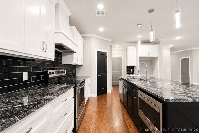 16107 S 251st East Avenue, Coweta, OK 74429