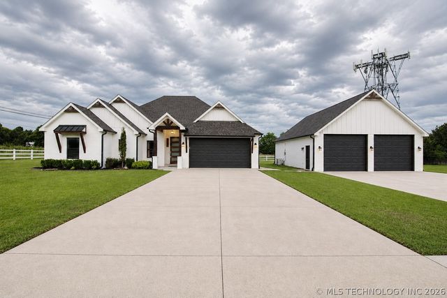 16107 S 251st East Avenue, Coweta, OK 74429