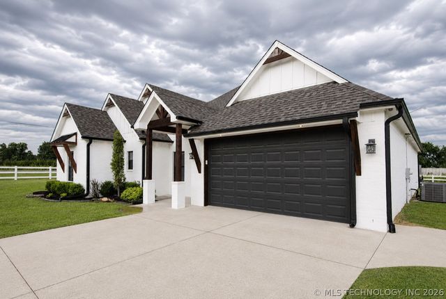 16107 S 251st East Avenue, Coweta, OK 74429