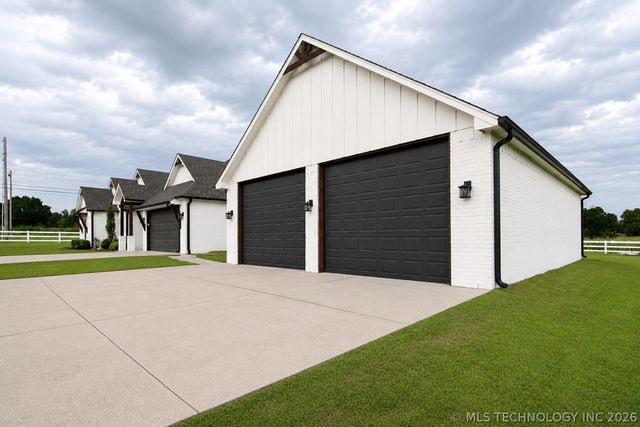 16107 S 251st East Avenue, Coweta, OK 74429