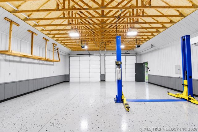 16107 S 251st East Avenue, Coweta, OK 74429