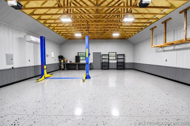 16107 S 251st East Avenue, Coweta, OK 74429