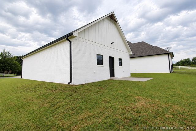 16107 S 251st East Avenue, Coweta, OK 74429