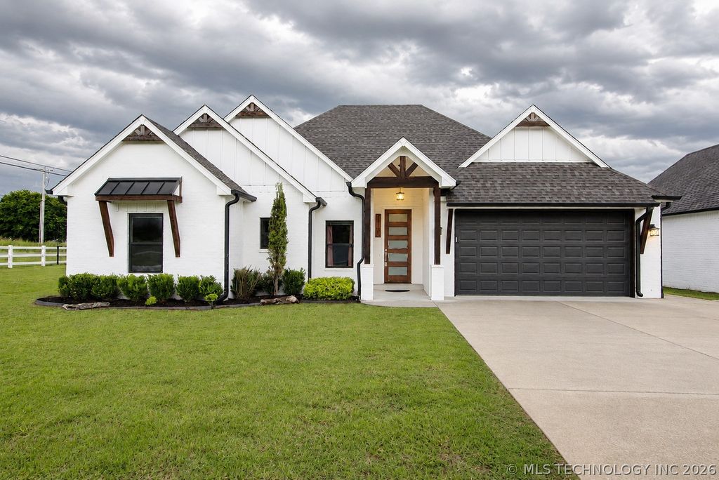 16107 S 251st East Avenue, Coweta, OK 74429
