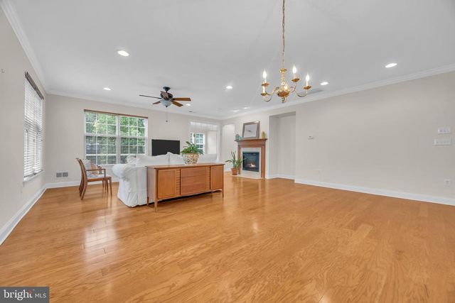 8 BARBADOS CT, Hamilton, NJ 08691