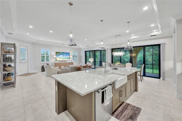 2534 Windward CT 15-101, Naples, FL 34112