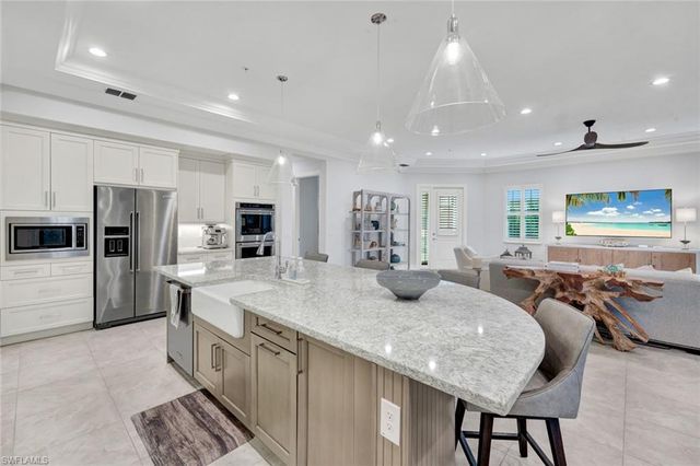 2534 Windward CT 15-101, Naples, FL 34112