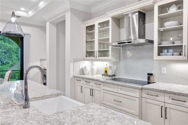 2534 Windward CT 15-101, Naples, FL 34112