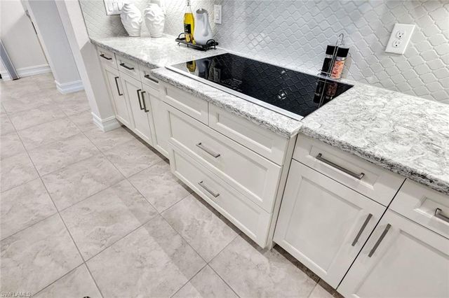 2534 Windward CT 15-101, Naples, FL 34112
