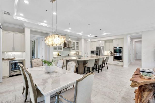 2534 Windward CT 15-101, Naples, FL 34112