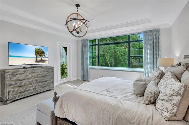 2534 Windward CT 15-101, Naples, FL 34112