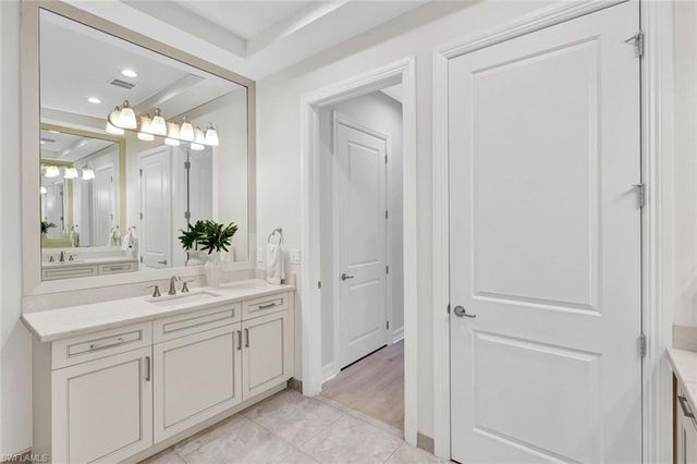 2534 Windward CT 15-101, Naples, FL 34112
