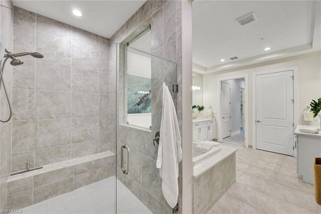 2534 Windward CT 15-101, Naples, FL 34112