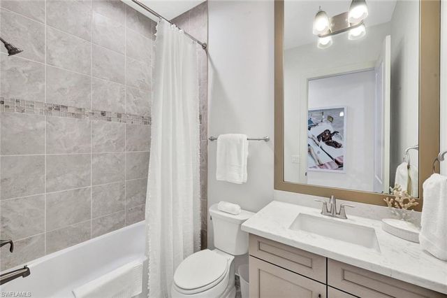 2534 Windward CT 15-101, Naples, FL 34112