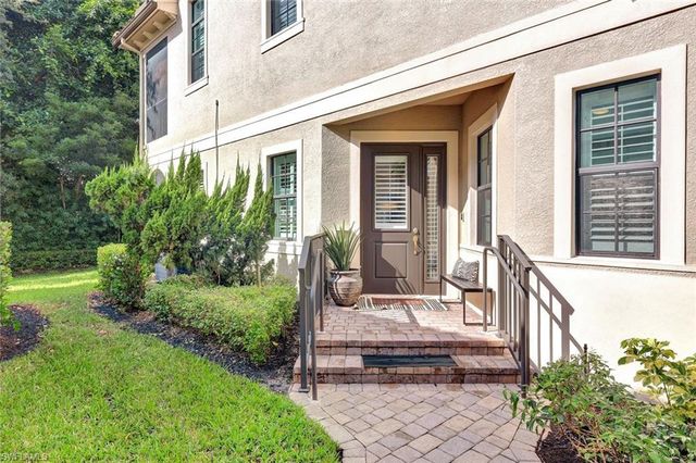 2534 Windward CT 15-101, Naples, FL 34112