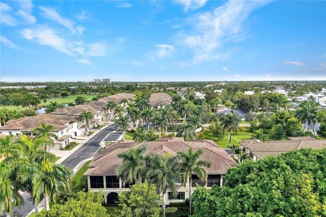 2534 Windward CT 15-101, Naples, FL 34112