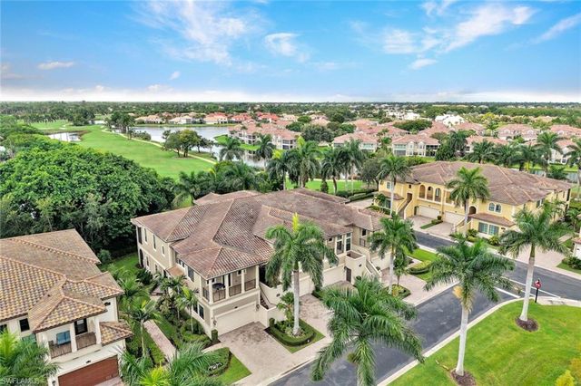 2534 Windward CT 15-101, Naples, FL 34112