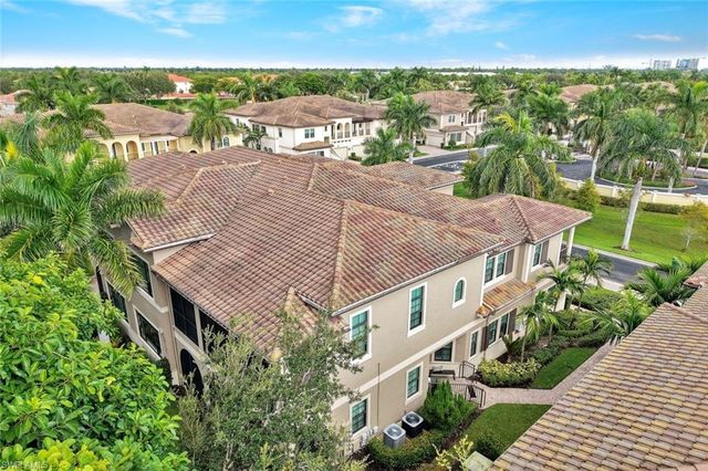2534 Windward CT 15-101, Naples, FL 34112