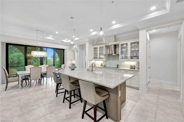 2534 Windward CT 15-101, Naples, FL 34112