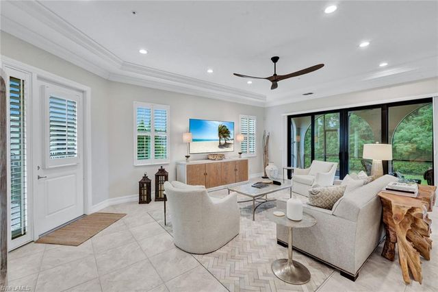 2534 Windward CT 15-101, Naples, FL 34112