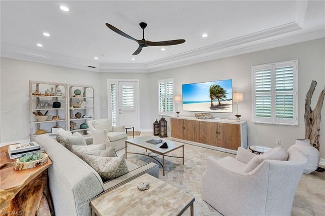 2534 Windward CT 15-101, Naples, FL 34112