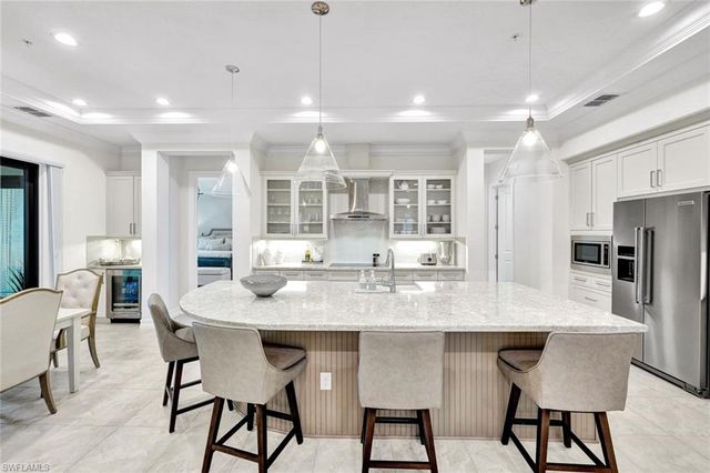 2534 Windward CT 15-101, Naples, FL 34112