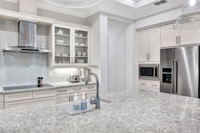 2534 Windward CT 15-101, Naples, FL 34112
