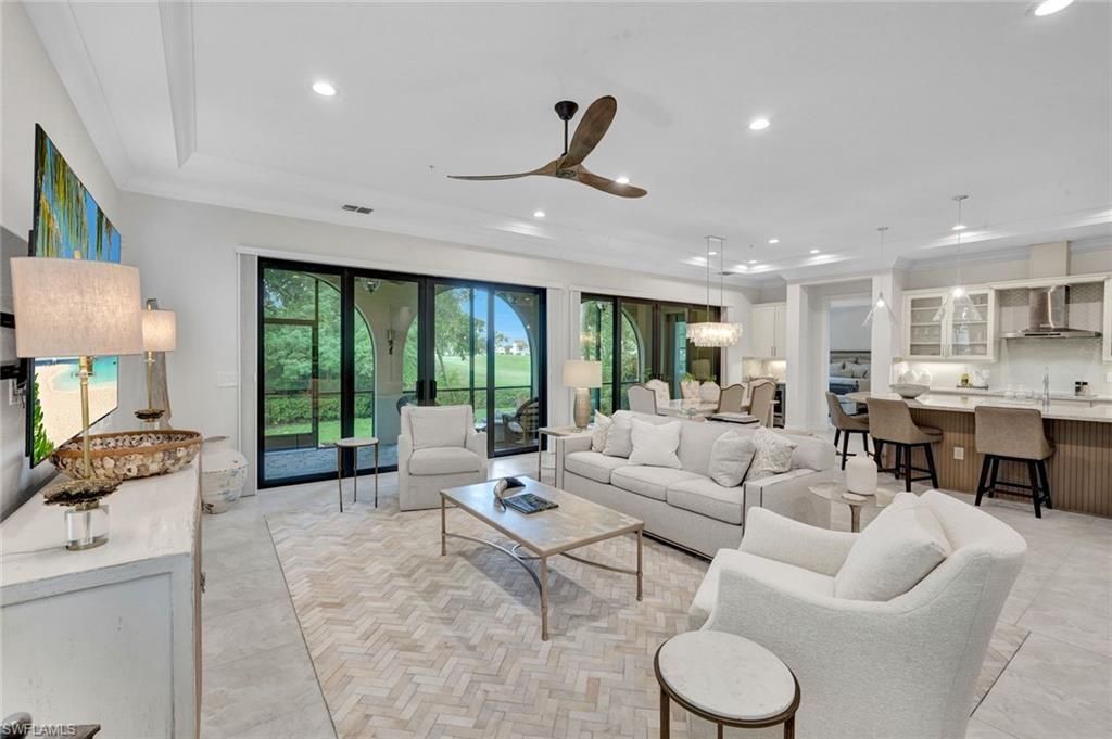 2534 Windward CT 15-101, Naples, FL 34112