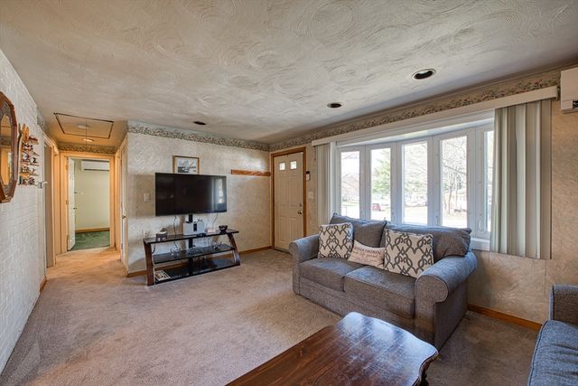 8 Braintree Ave, Brockton, MA 02302