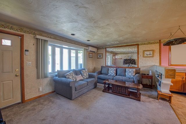 8 Braintree Ave, Brockton, MA 02302