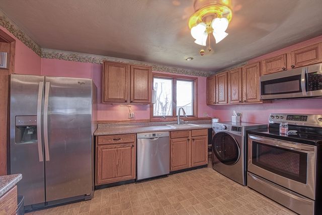 8 Braintree Ave, Brockton, MA 02302