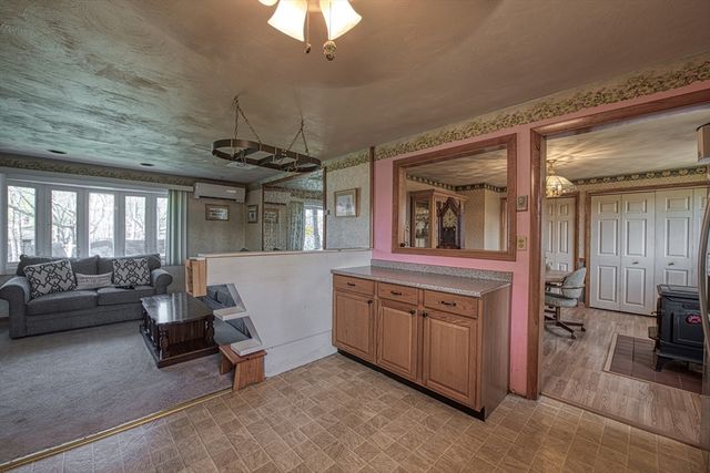 8 Braintree Ave, Brockton, MA 02302