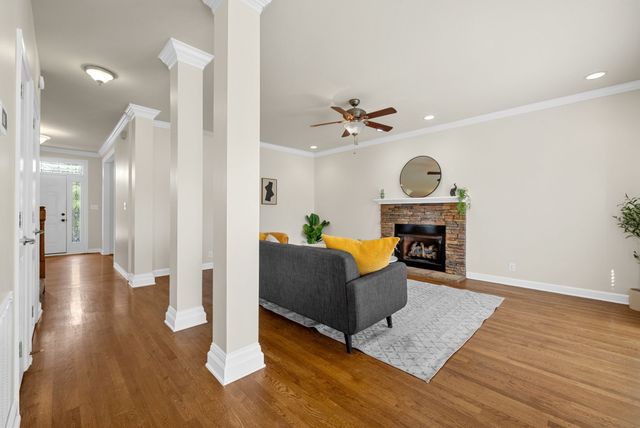 1013 Fox Hollow Pl, Adams, TN 37010