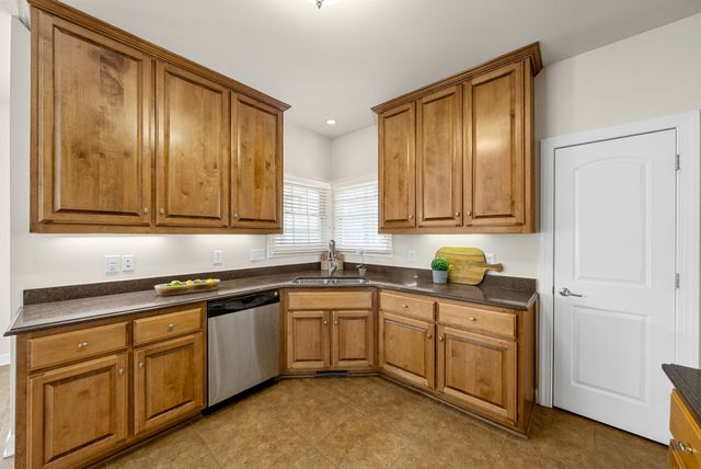 1013 Fox Hollow Pl, Adams, TN 37010