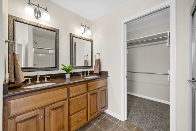 1013 Fox Hollow Pl, Adams, TN 37010