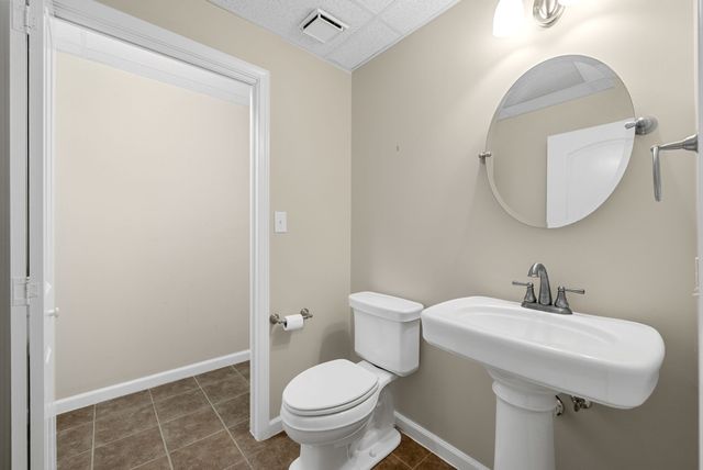 1013 Fox Hollow Pl, Adams, TN 37010