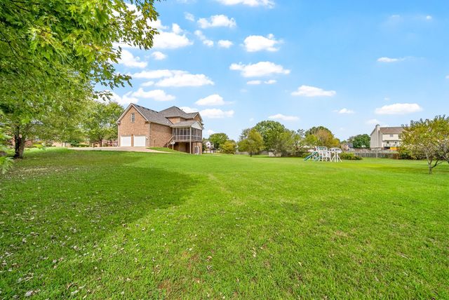 1013 Fox Hollow Pl, Adams, TN 37010