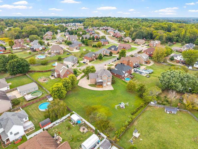 1013 Fox Hollow Pl, Adams, TN 37010