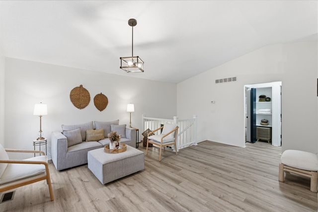 2501 N Beacon Hill, Wichita, KS 67220