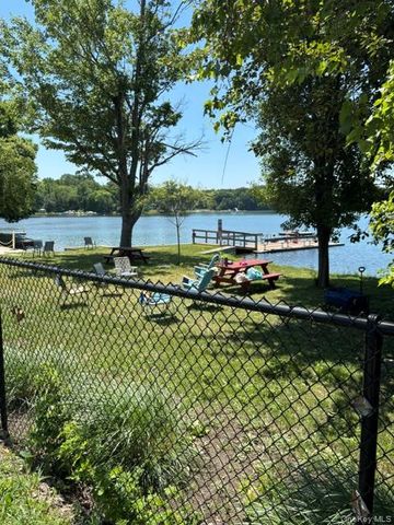22 Gardenia Circle 22, Hopewell Junction, NY 12533